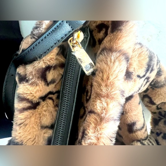 Urban Expressions Faux Fur Cheetah Print Crossbody and Top Handle Bag Tan Brown - Picture 8 of 12